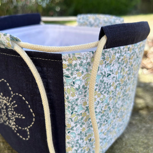 détail couture et tissu sac japonais tissu fleuri et brodérie