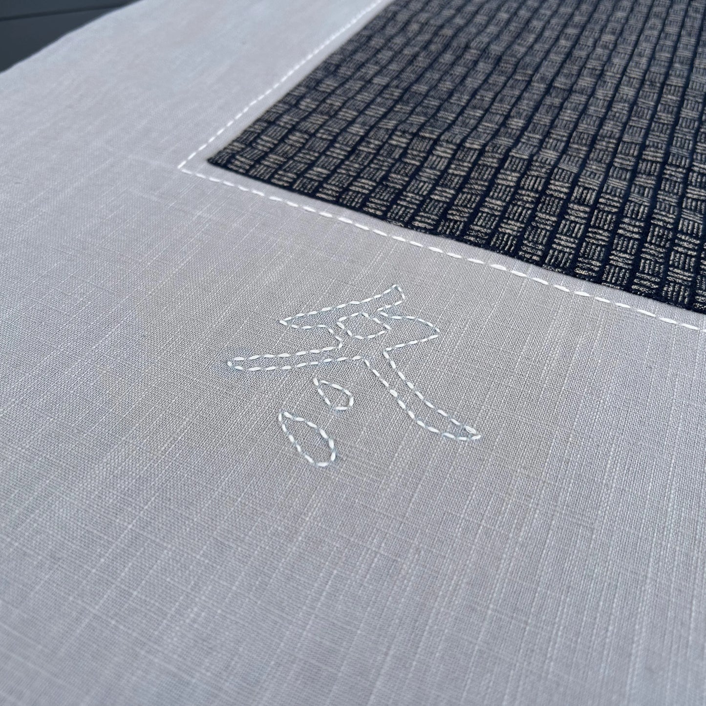 détail broderie chemin de table