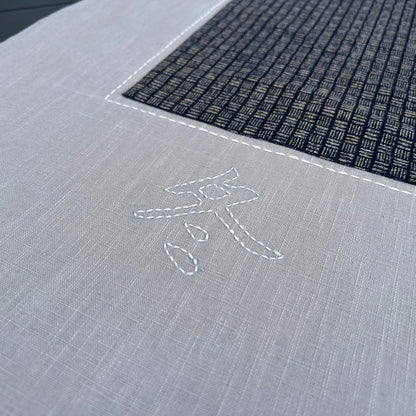 détail broderie chemin de table