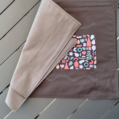 Set de table gris replié pour montrer doublure