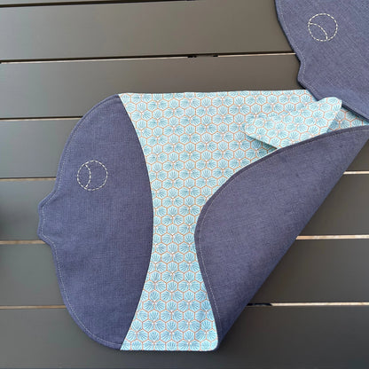 Set de table forme poisson bleu replié pour voir doublure
