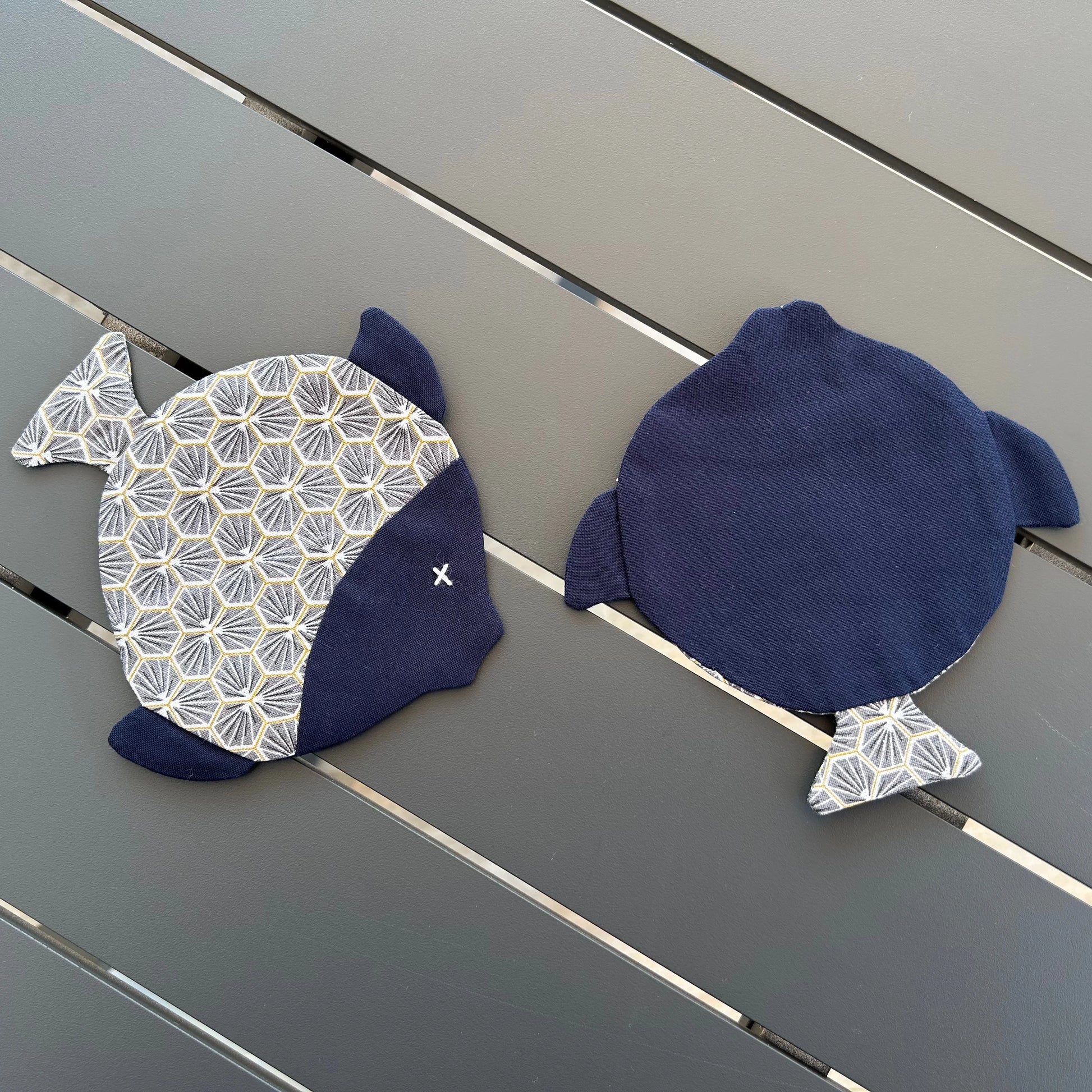 2 sous-verre poissons pour montrer la doublure
