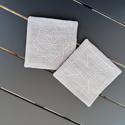 paire de sous verre gris claire motif brodé